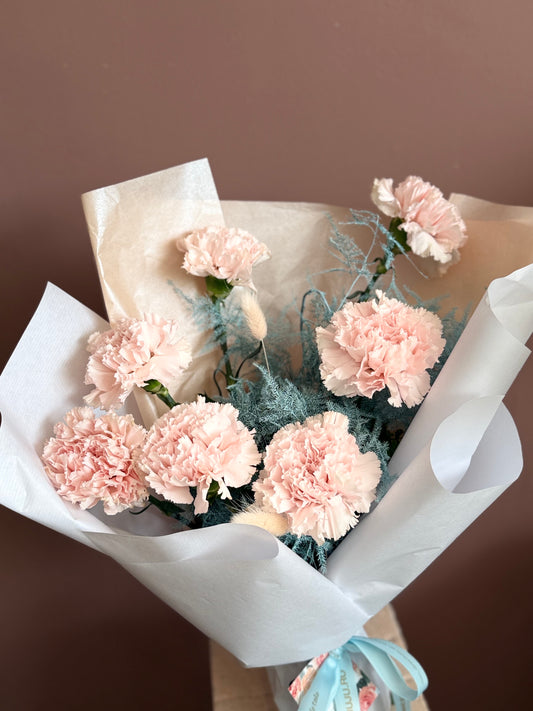 "Love Carnation"-Buchet pentru Orice Zi