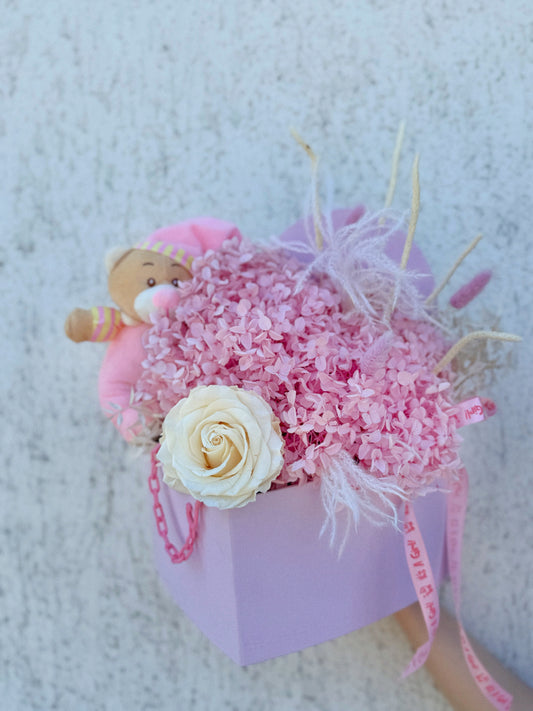 Aranjament cu flori criogenate "Baby Girl"